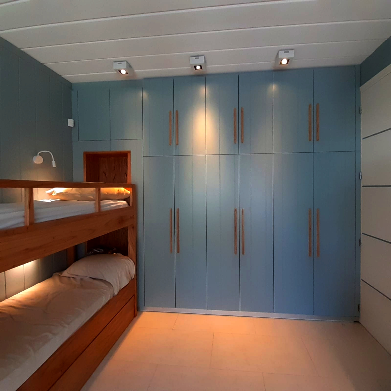 Dormitorio de la Línea Lacquered-Polished
